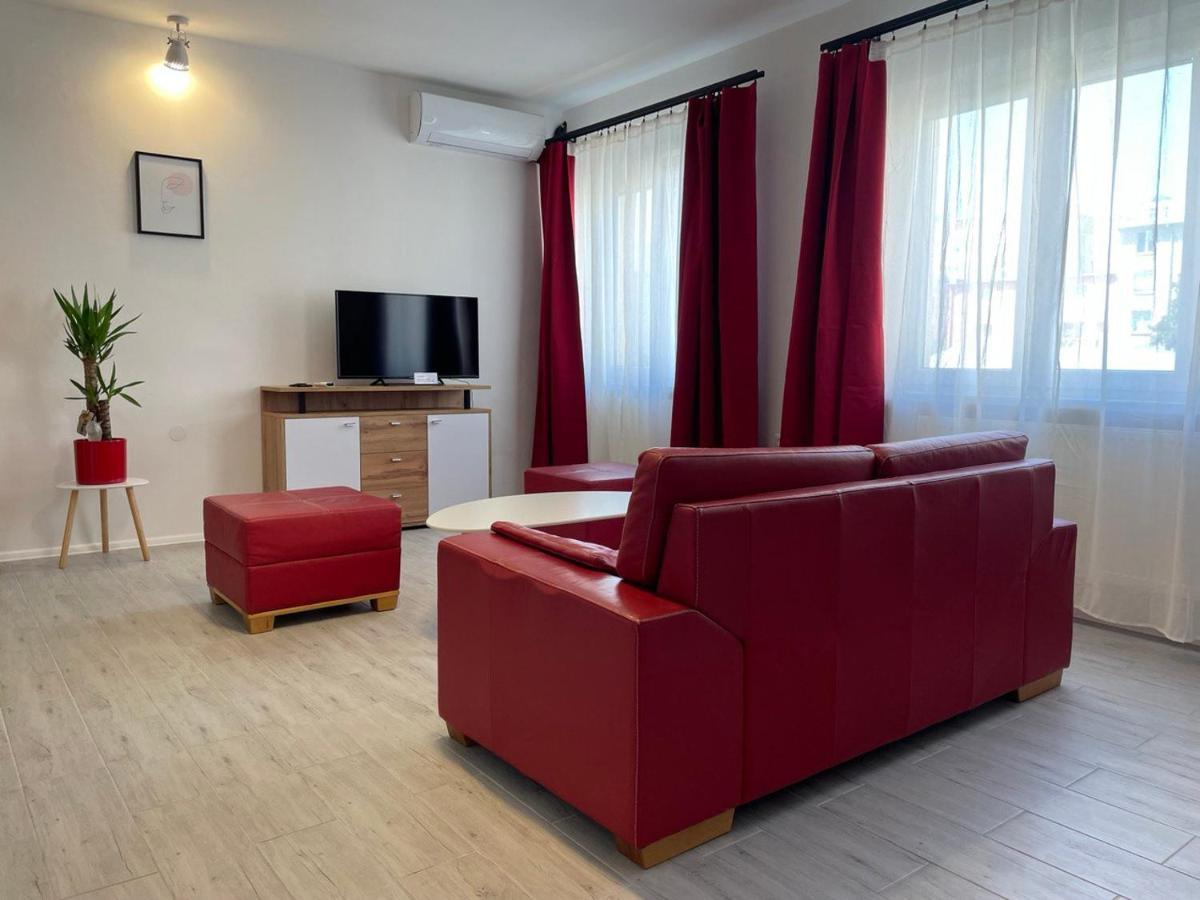 Newly Renovated 2 Rooms Apartment Downtown Nitra Luaran gambar