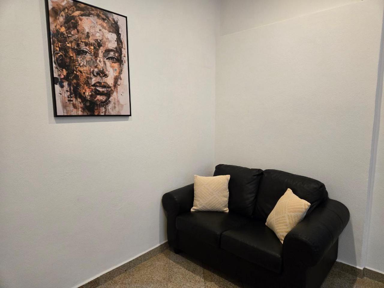 Newly Renovated 2 Rooms Apartment Downtown Nitra Luaran gambar