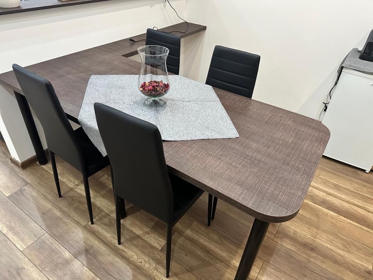 Newly Renovated 2 Rooms Apartment Downtown Nitra Luaran gambar
