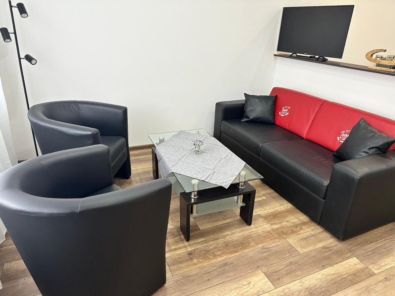 Newly Renovated 2 Rooms Apartment Downtown Nitra Luaran gambar