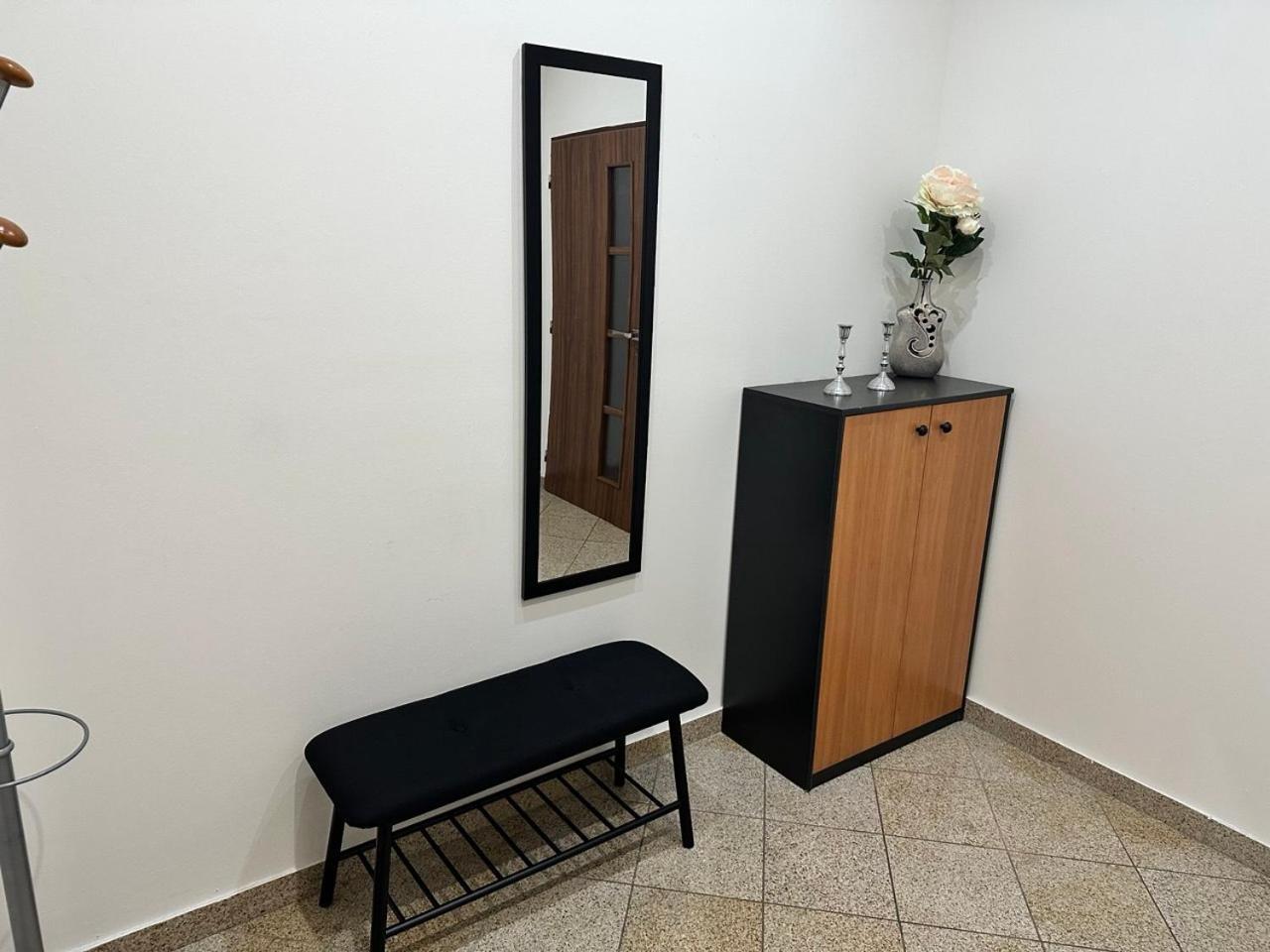 Newly Renovated 2 Rooms Apartment Downtown Nitra Luaran gambar