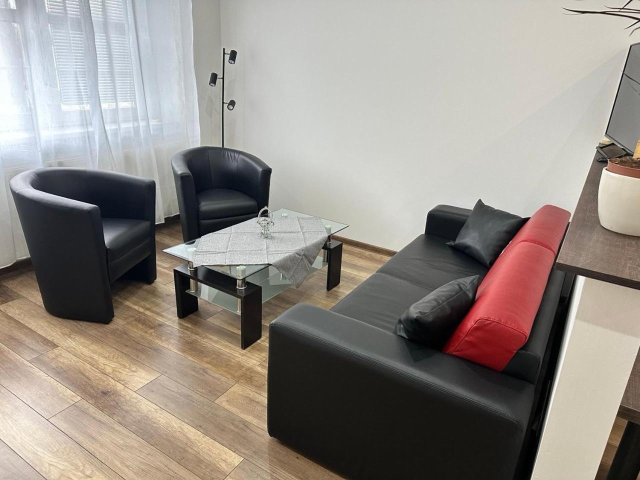 Newly Renovated 2 Rooms Apartment Downtown Nitra Luaran gambar